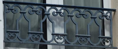 Grille de balcon, garde-corps en fonte — ref UR