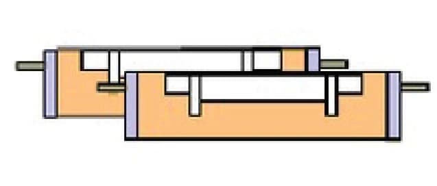 Photo Le fondeur retire alors les demi modèles, perce les évents et retouche les empreintes si cela est nécessaire.